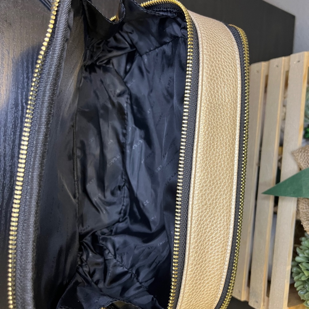 Versace Parfums Black/Gold Toiletry Pouch - Picture 11 of 13
